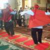 Mohammed Thiam du Senegal et Youssouf Toure du Mali effectuant la danse des Derviche-Tourneurs pendant une session de chants religieux a la Mosque.