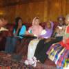 Les soeurs de Montreal en discussion dans le salon de Cheikh Hisham.  De droite a gauche: Yasmine (Mali), Oumou (Senegal), Nasri (Mali), Mahdia (Tunisie), Adama (Guinee), Leila (Canada)