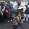 Les freres du Canada performant un chant religieux devant la Mosquee As-Siddiq